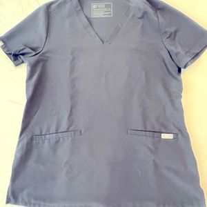 Figs scrub top-quiet navy